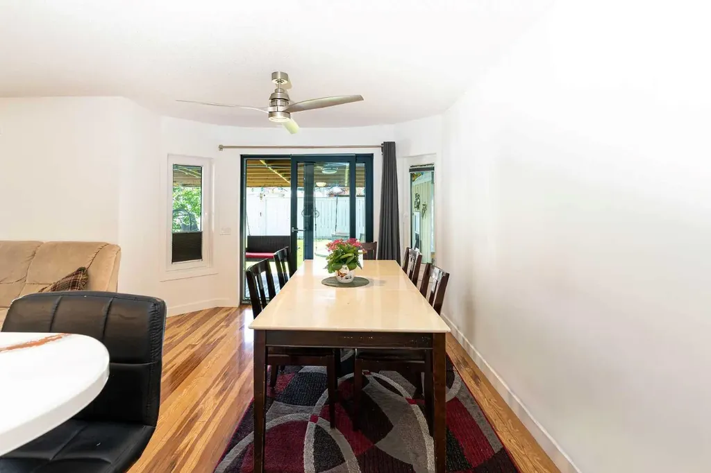 270 Somerside Park SW Calgary AB T2Y 3G5