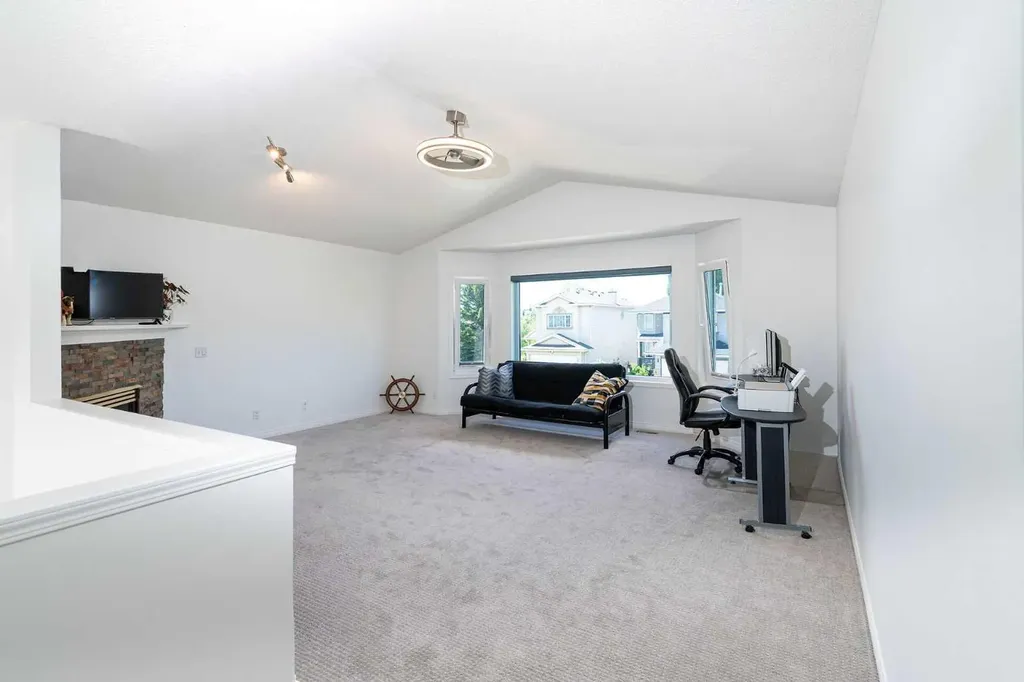 270 Somerside Park SW Calgary AB T2Y 3G5