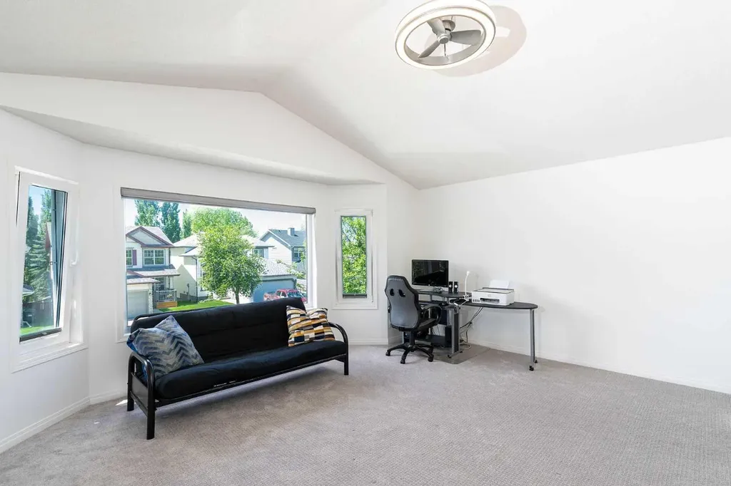 270 Somerside Park SW Calgary AB T2Y 3G5