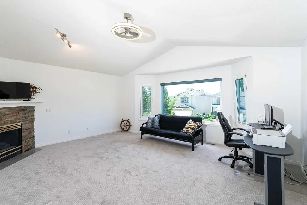 270 Somerside Park SW Calgary AB T2Y 3G5