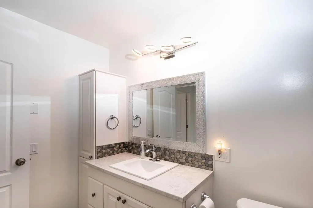 270 Somerside Park SW Calgary AB T2Y 3G5