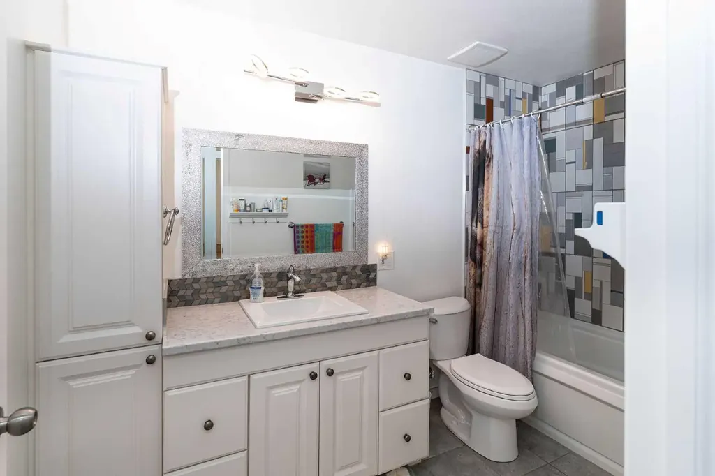 270 Somerside Park SW Calgary AB T2Y 3G5