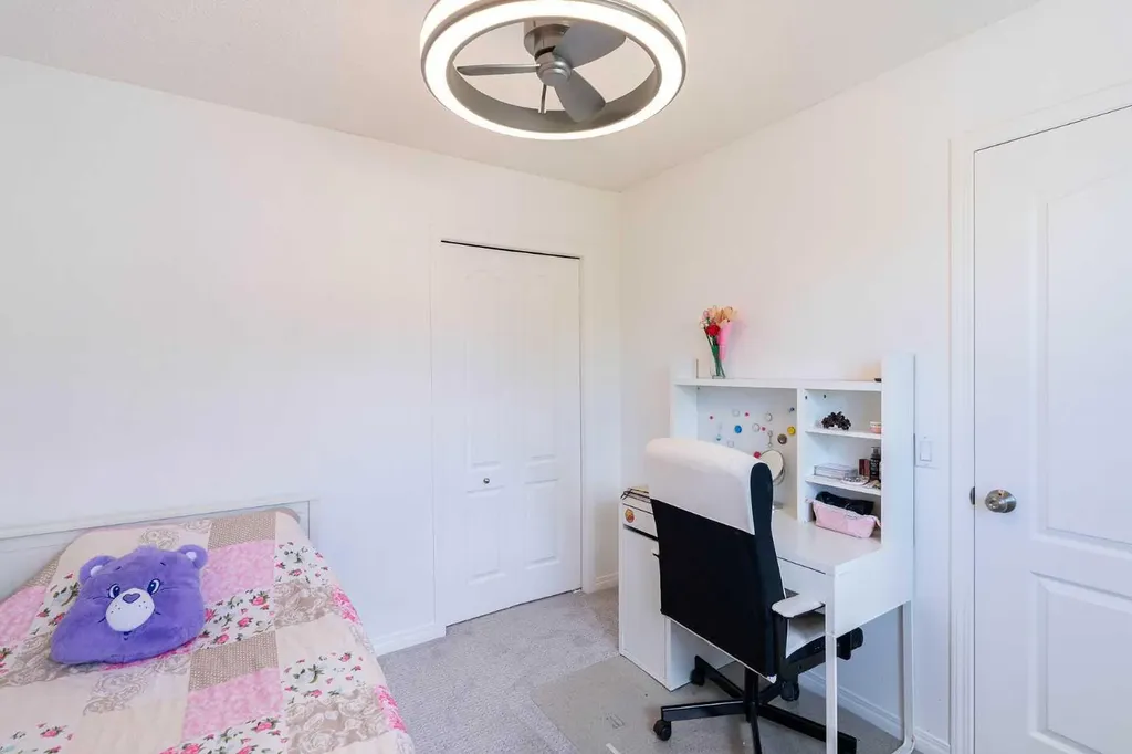 270 Somerside Park SW Calgary AB T2Y 3G5