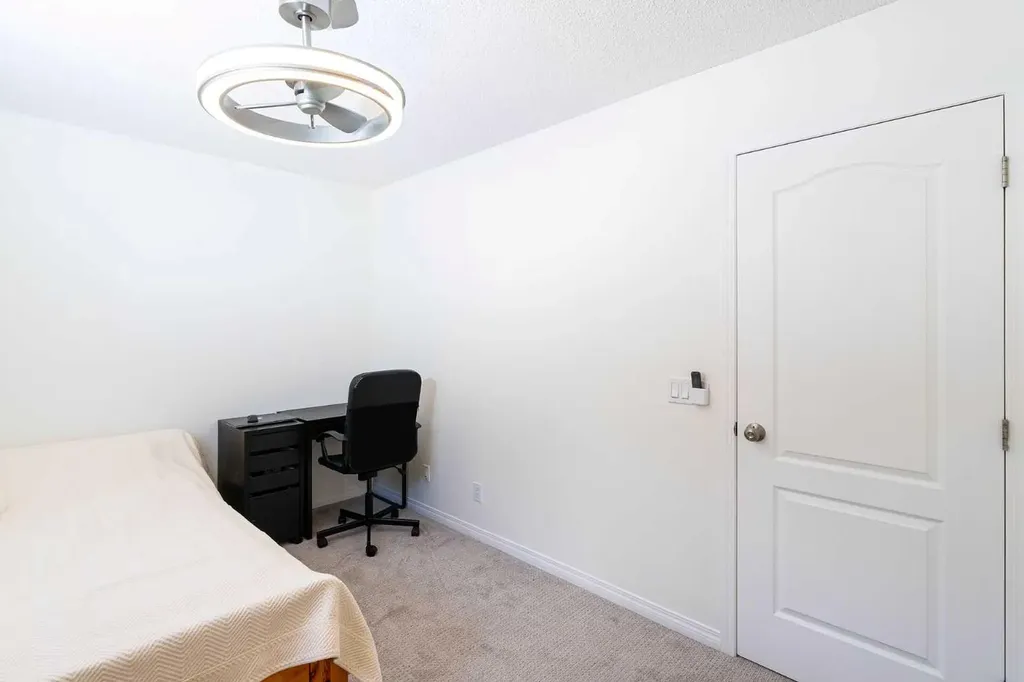 270 Somerside Park SW Calgary AB T2Y 3G5