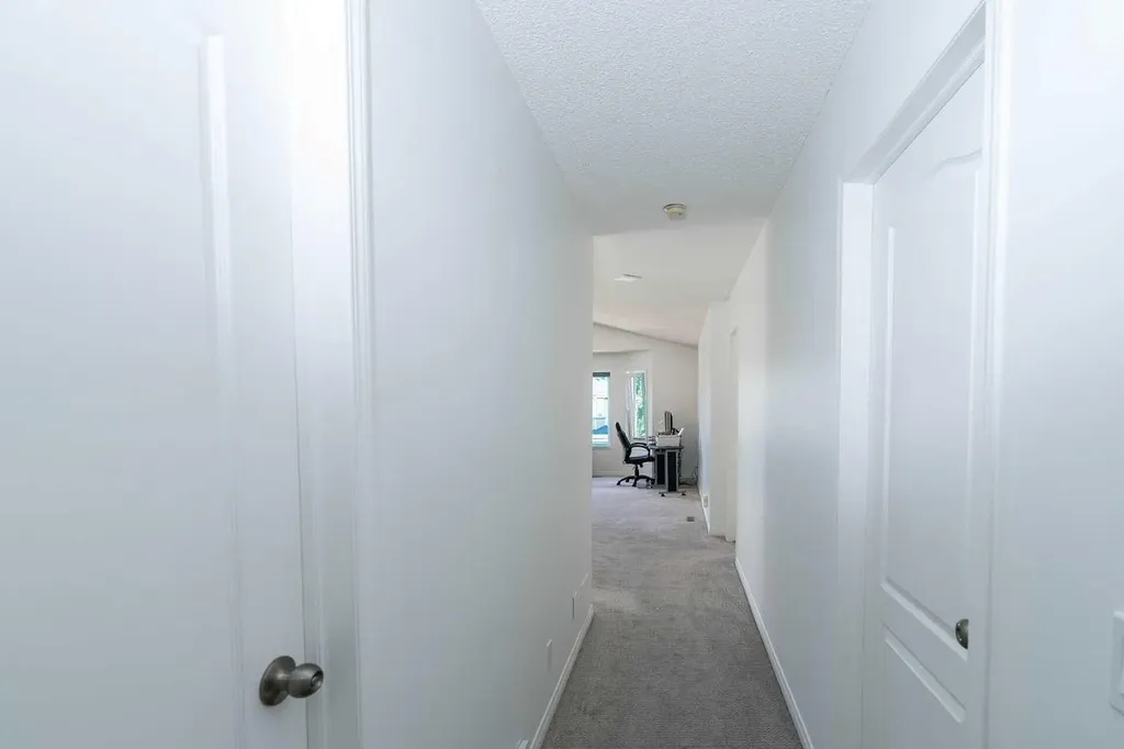270 Somerside Park SW Calgary AB T2Y 3G5