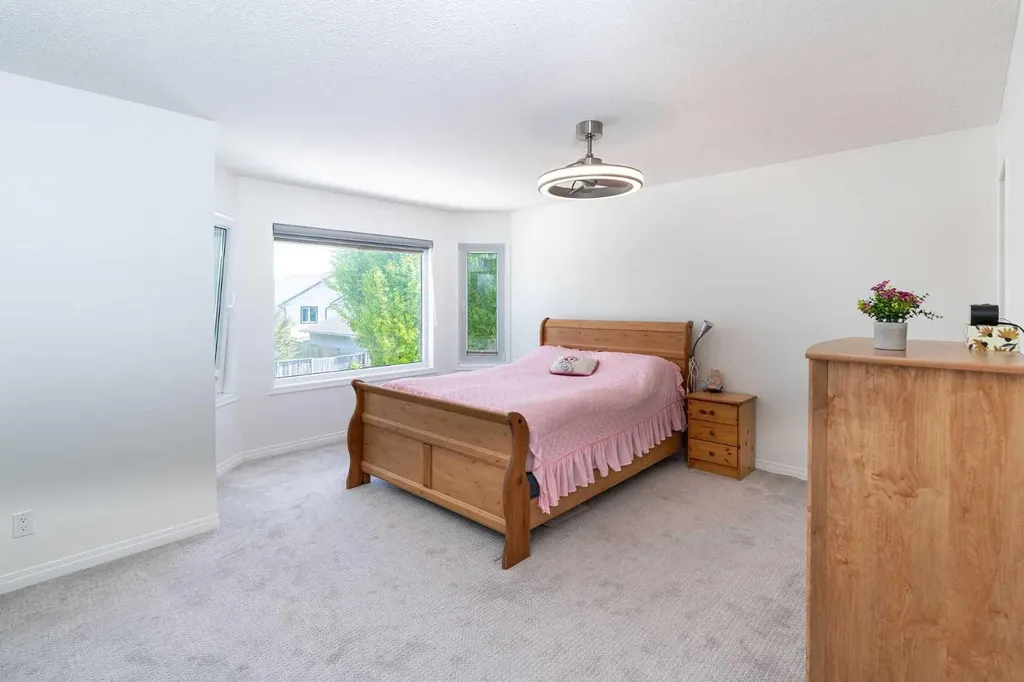 270 Somerside Park SW Calgary AB T2Y 3G5