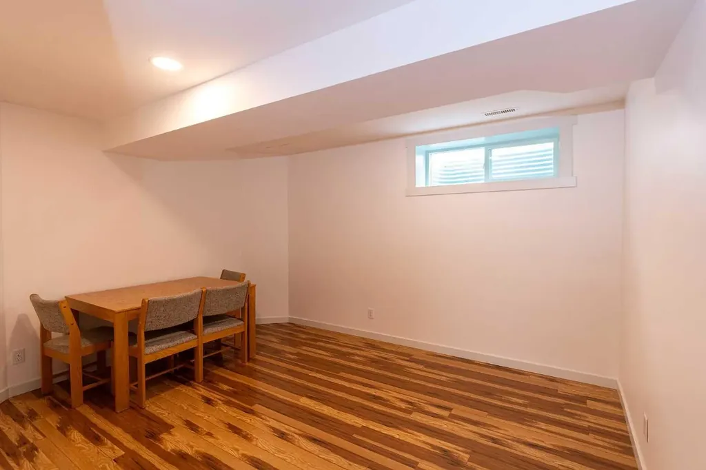 270 Somerside Park SW Calgary AB T2Y 3G5
