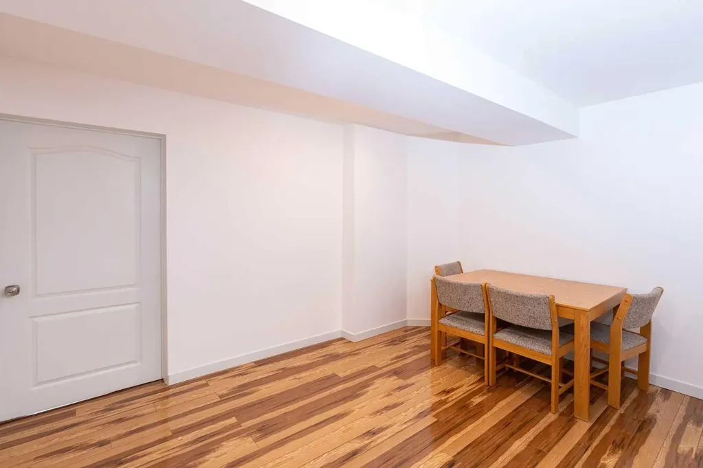 270 Somerside Park SW Calgary AB T2Y 3G5