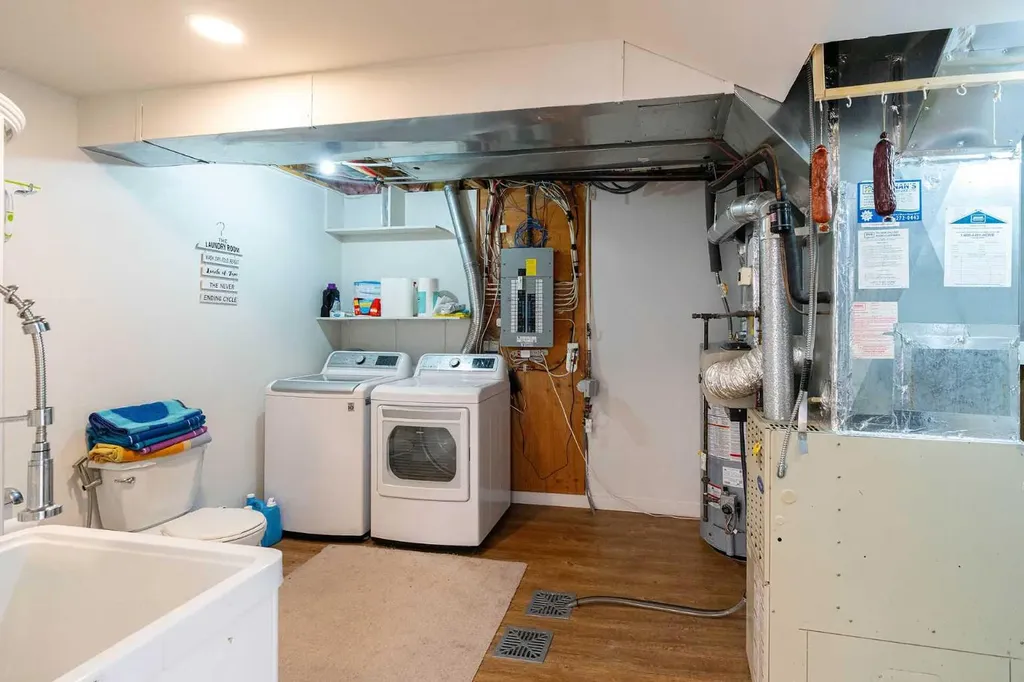 270 Somerside Park SW Calgary AB T2Y 3G5