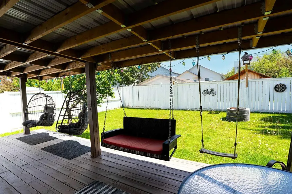 270 Somerside Park SW Calgary AB T2Y 3G5