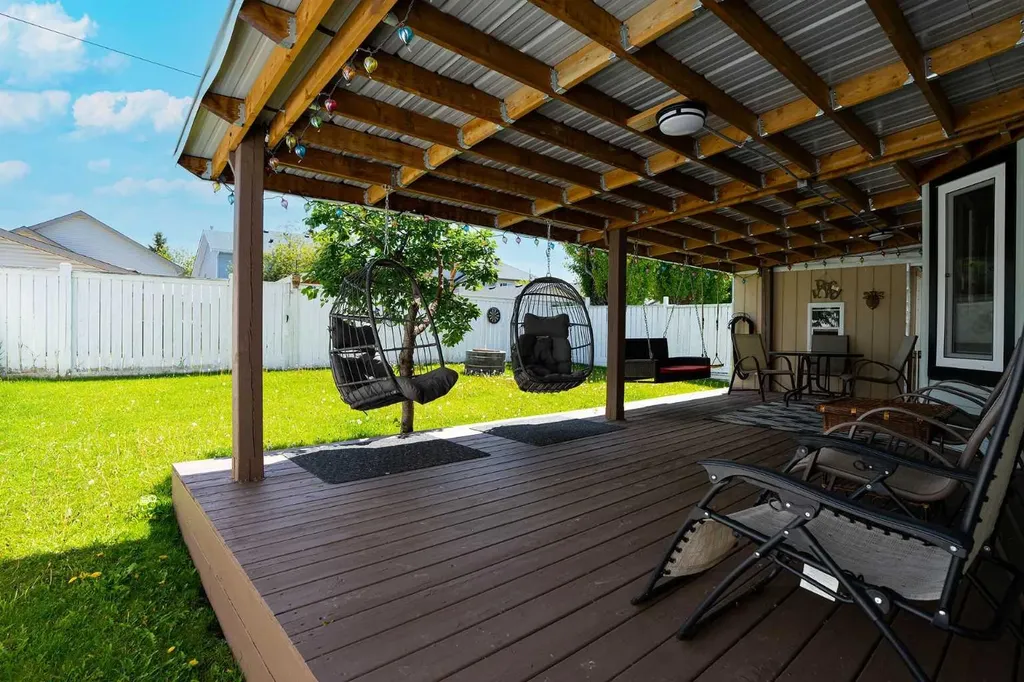 270 Somerside Park SW Calgary AB T2Y 3G5