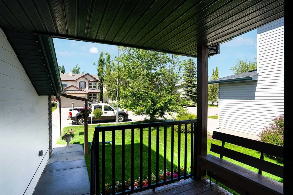 270 Somerside Park SW Calgary AB T2Y 3G5