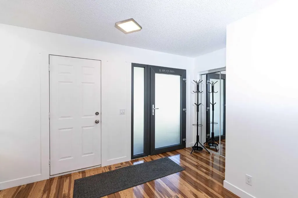 270 Somerside Park SW Calgary AB T2Y 3G5