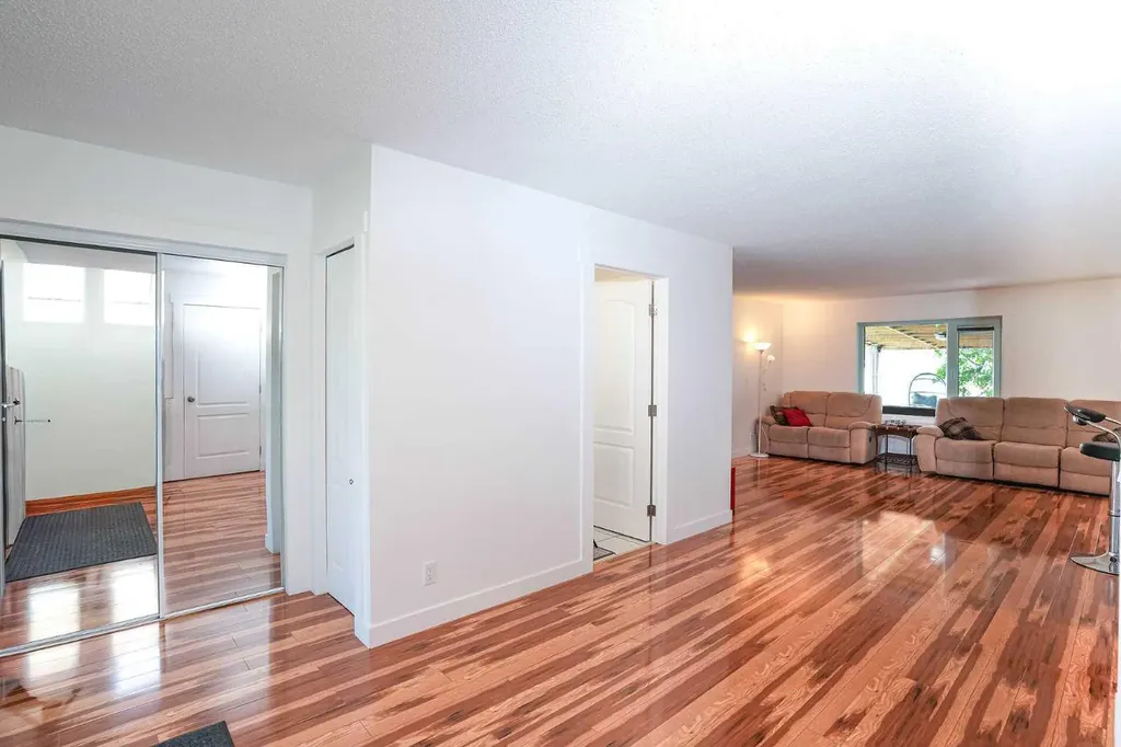 270 Somerside Park SW Calgary AB T2Y 3G5