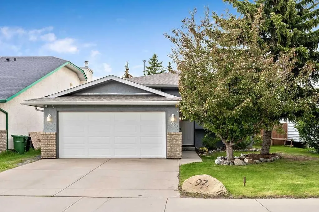 92 Waterstone Crescent SE Airdrie AB T4B 2E5