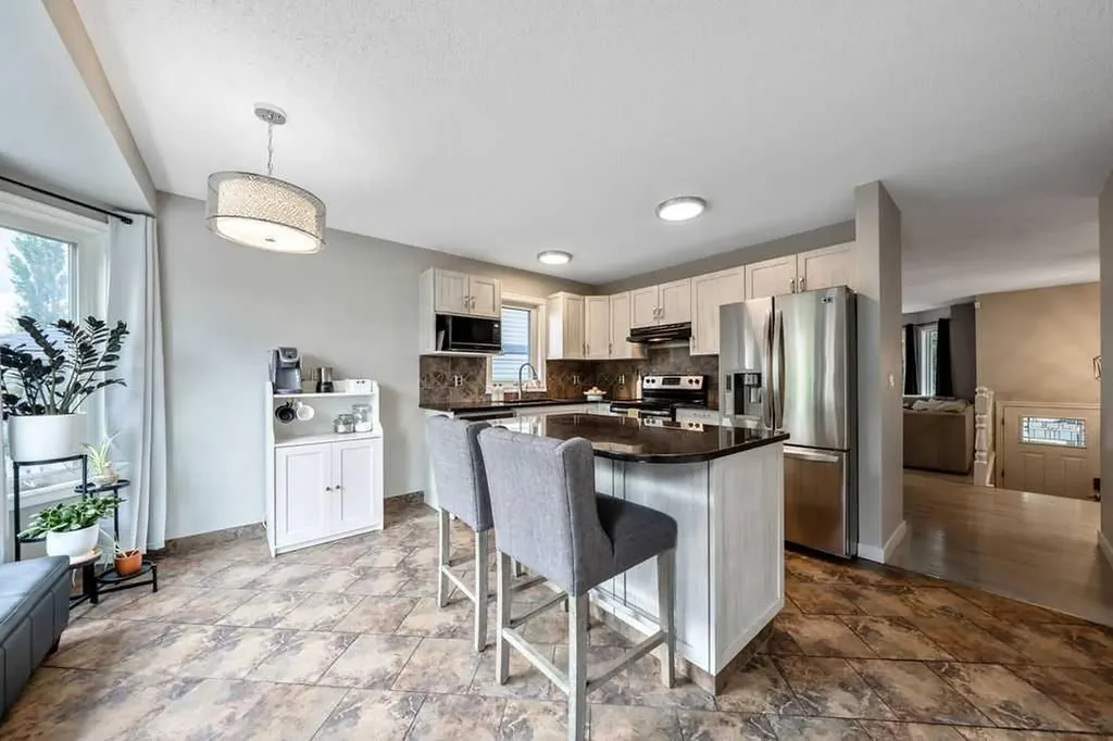 92 Waterstone Crescent SE Airdrie AB T4B 2E5