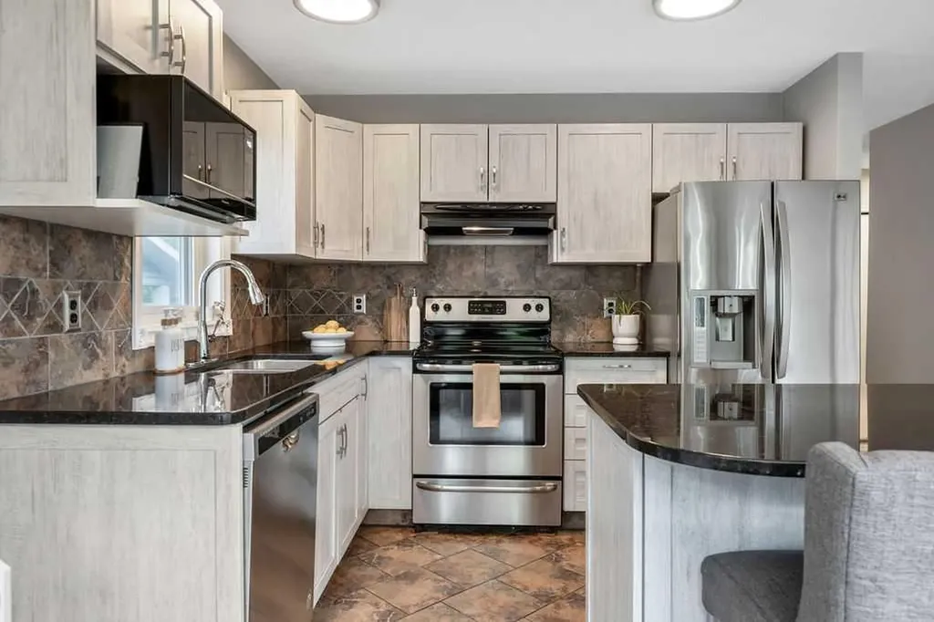 92 Waterstone Crescent SE Airdrie AB T4B 2E5