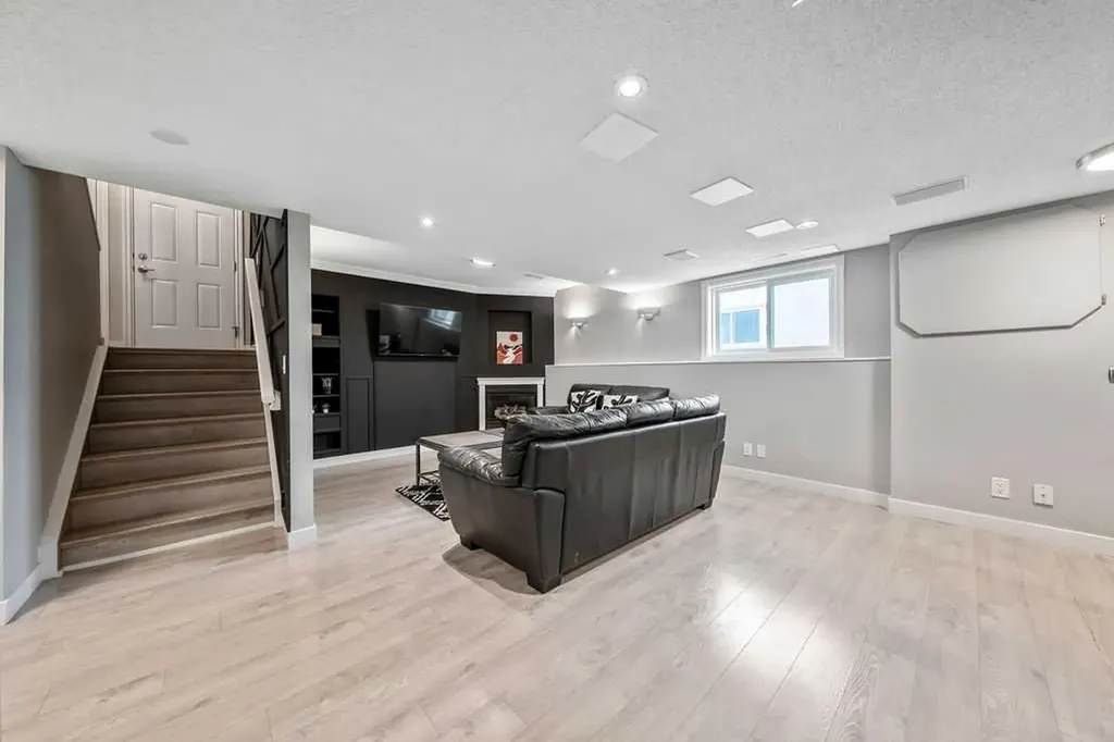 92 Waterstone Crescent SE Airdrie AB T4B 2E5