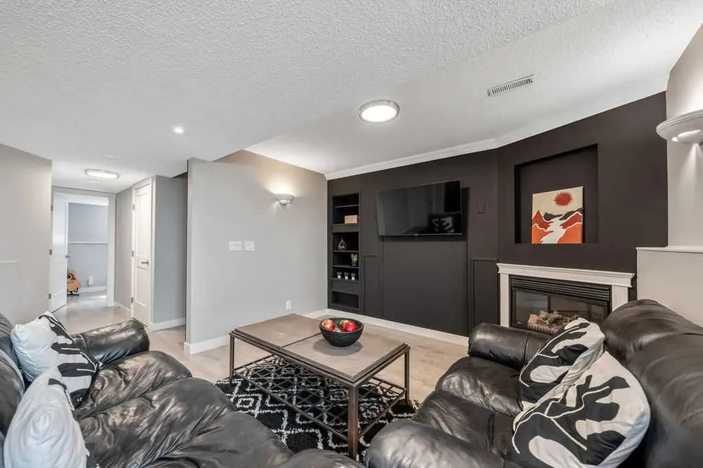 92 Waterstone Crescent SE Airdrie AB T4B 2E5