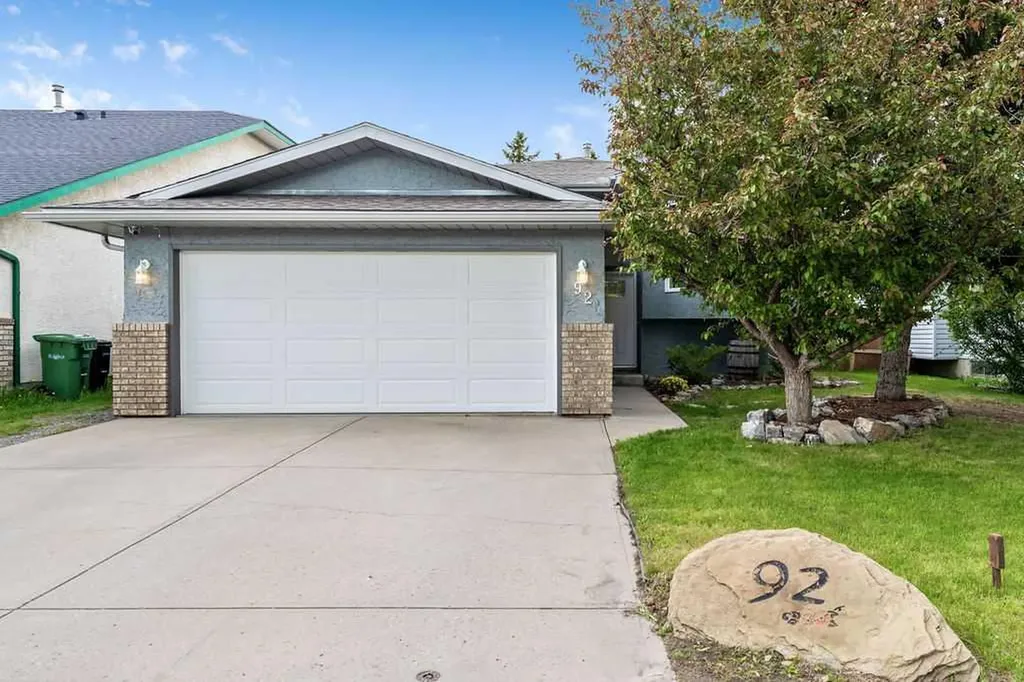 92 Waterstone Crescent SE Airdrie AB T4B 2E5
