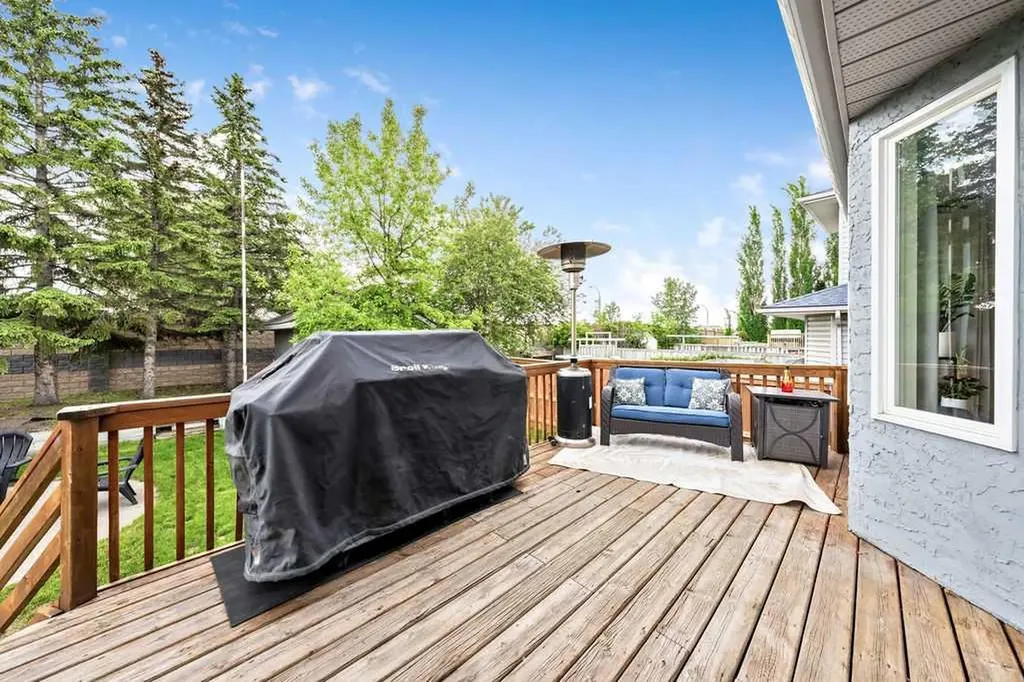 92 Waterstone Crescent SE Airdrie AB T4B 2E5