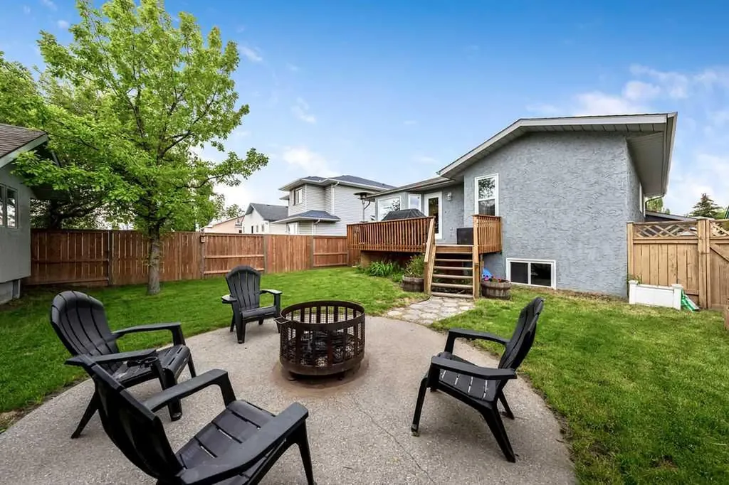 92 Waterstone Crescent SE Airdrie AB T4B 2E5
