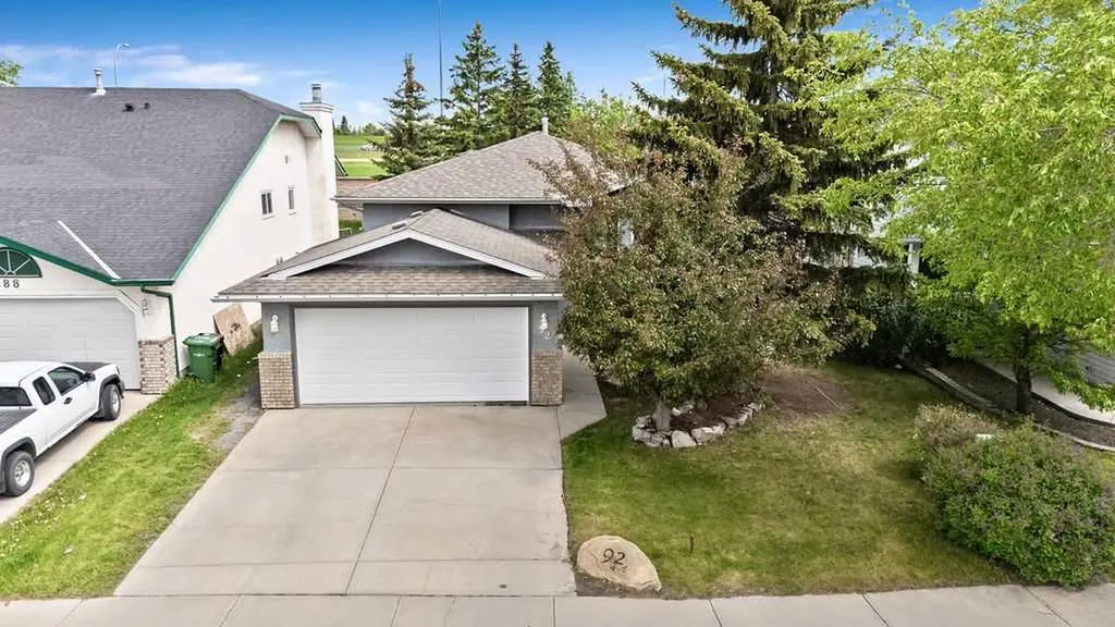 92 Waterstone Crescent SE Airdrie AB T4B 2E5