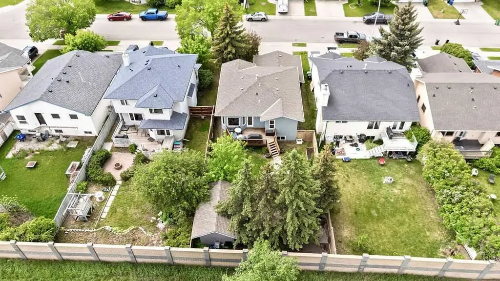 92 Waterstone Crescent SE Airdrie AB T4B 2E5