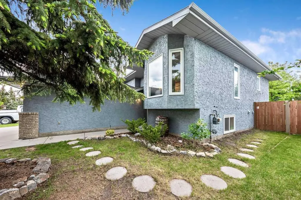92 Waterstone Crescent SE Airdrie AB T4B 2E5