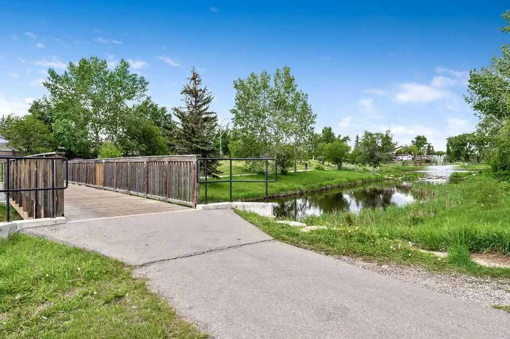 92 Waterstone Crescent SE Airdrie AB T4B 2E5