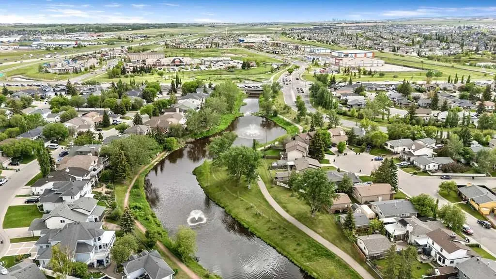 92 Waterstone Crescent SE Airdrie AB T4B 2E5