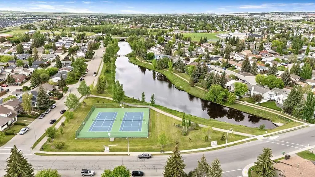 92 Waterstone Crescent SE Airdrie AB T4B 2E5