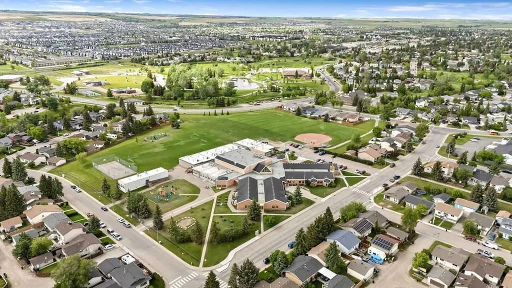 92 Waterstone Crescent SE Airdrie AB T4B 2E5