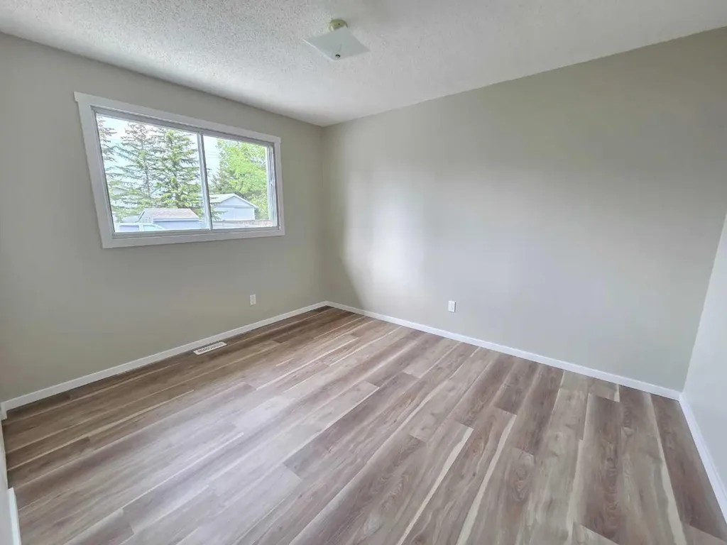 10116 104 Street Hythe AB T0H2C0