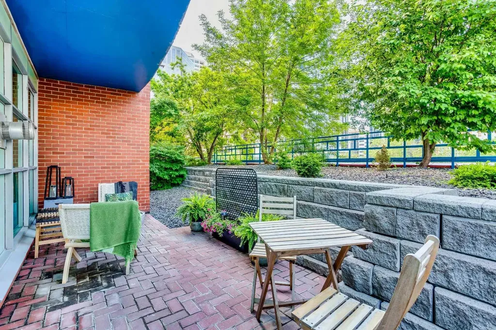 205 Riverfront Avenue SW Calgary AB T2P 5K4