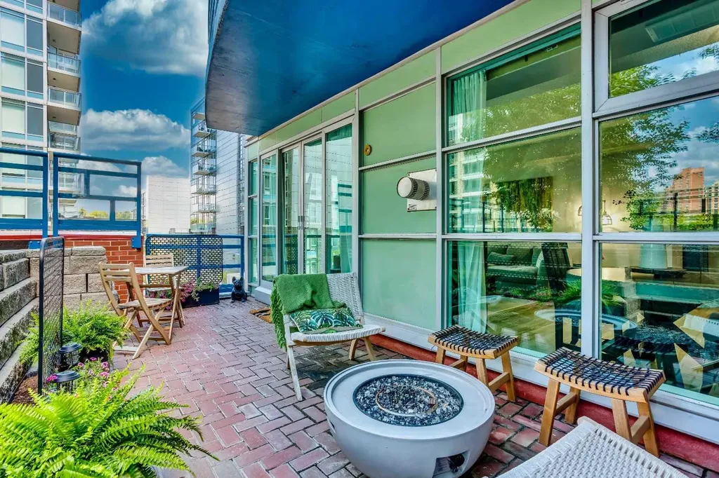 205 Riverfront Avenue SW Calgary AB T2P 5K4