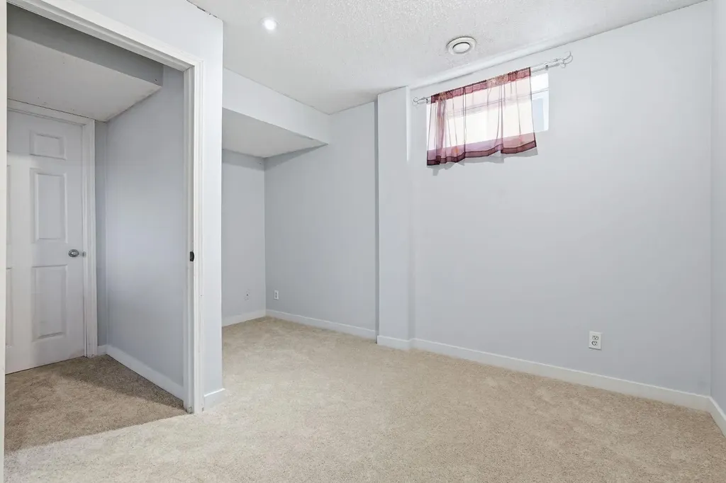 56 Silver Creek Boulevard Airdrie AB T4B 2P6