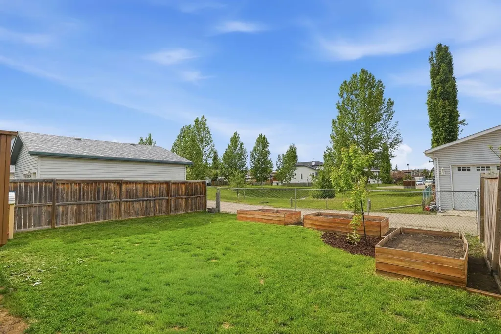 56 Silver Creek Boulevard Airdrie AB T4B 2P6