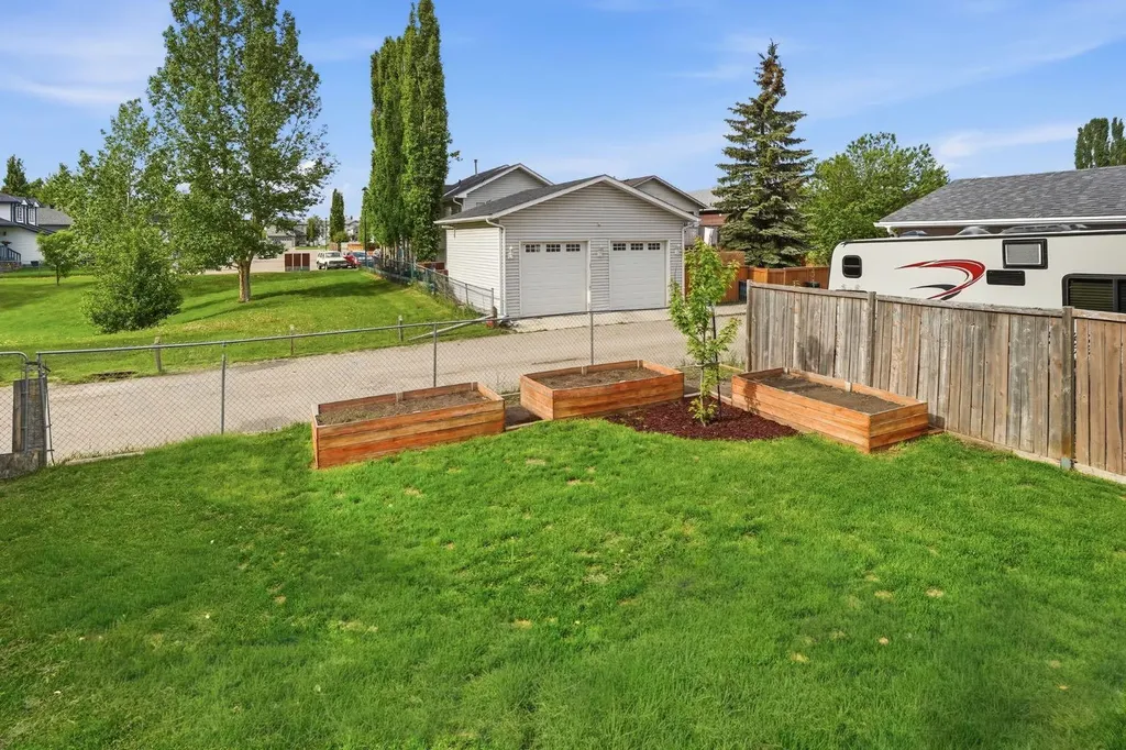 56 Silver Creek Boulevard Airdrie AB T4B 2P6