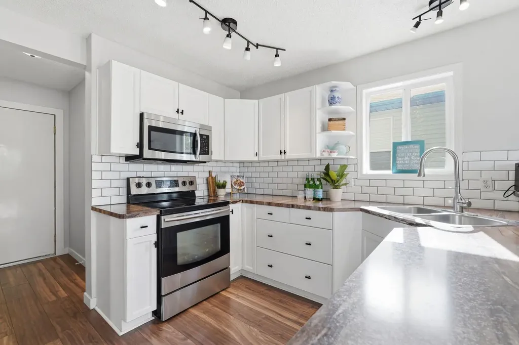 56 Silver Creek Boulevard Airdrie AB T4B 2P6