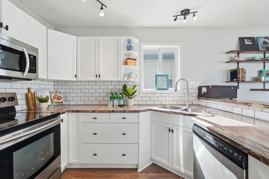 56 Silver Creek Boulevard Airdrie AB T4B 2P6