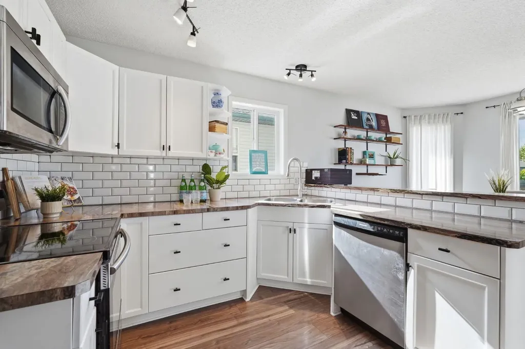 56 Silver Creek Boulevard Airdrie AB T4B 2P6