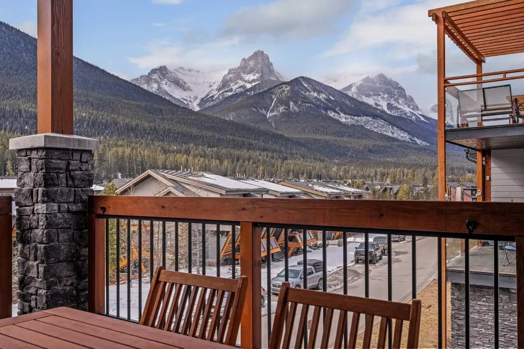 106 Stewart Creek Rise Canmore AB T1W 0N3
