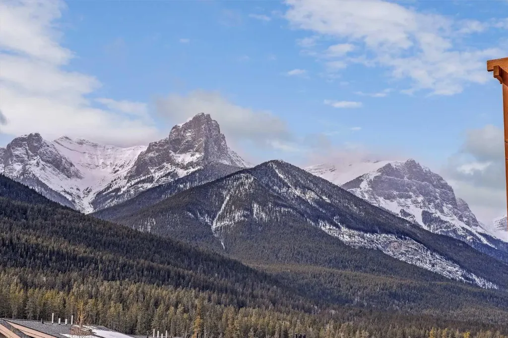 106 Stewart Creek Rise Canmore AB T1W 0N3