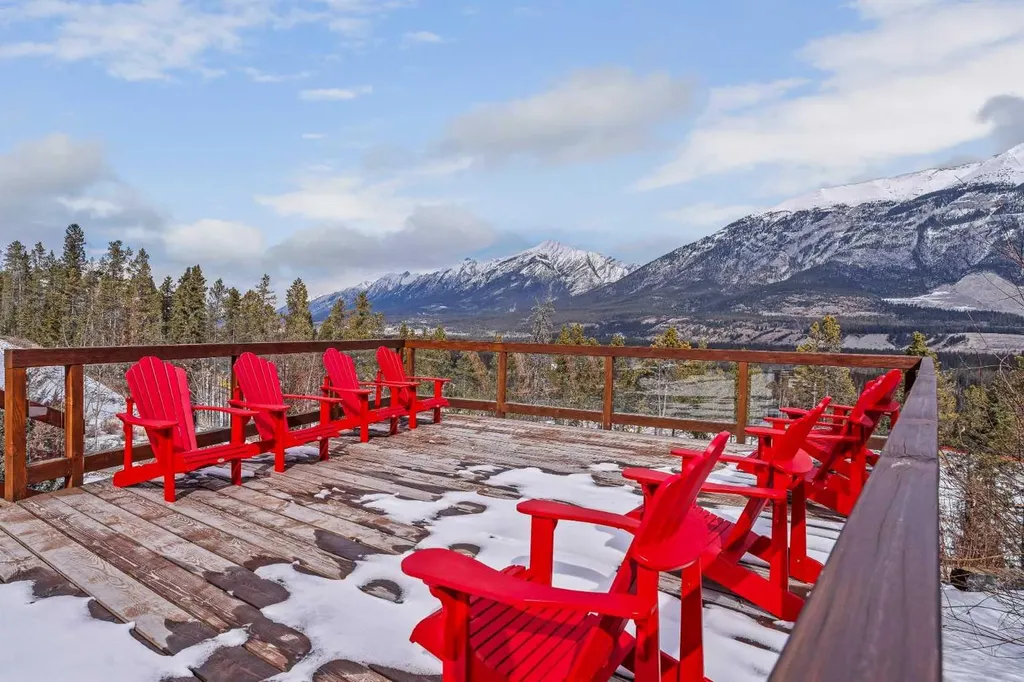 106 Stewart Creek Rise Canmore AB T1W 0N3
