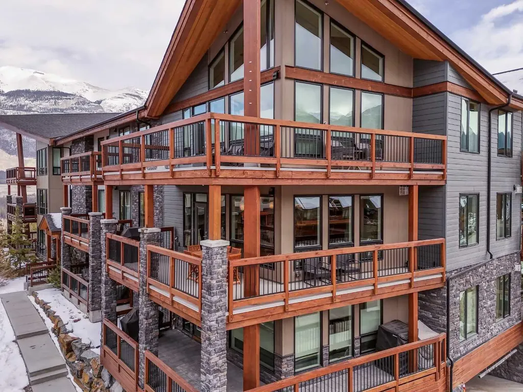 106 Stewart Creek Rise Canmore AB T1W 0N3