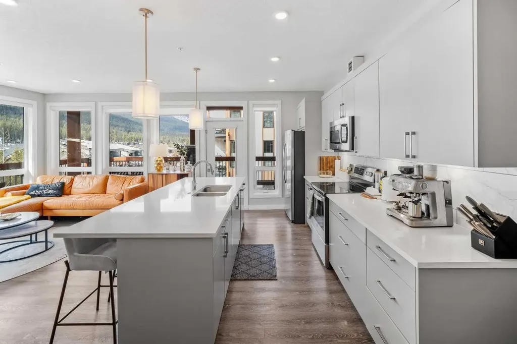 106 Stewart Creek Rise Canmore AB T1W 0N3