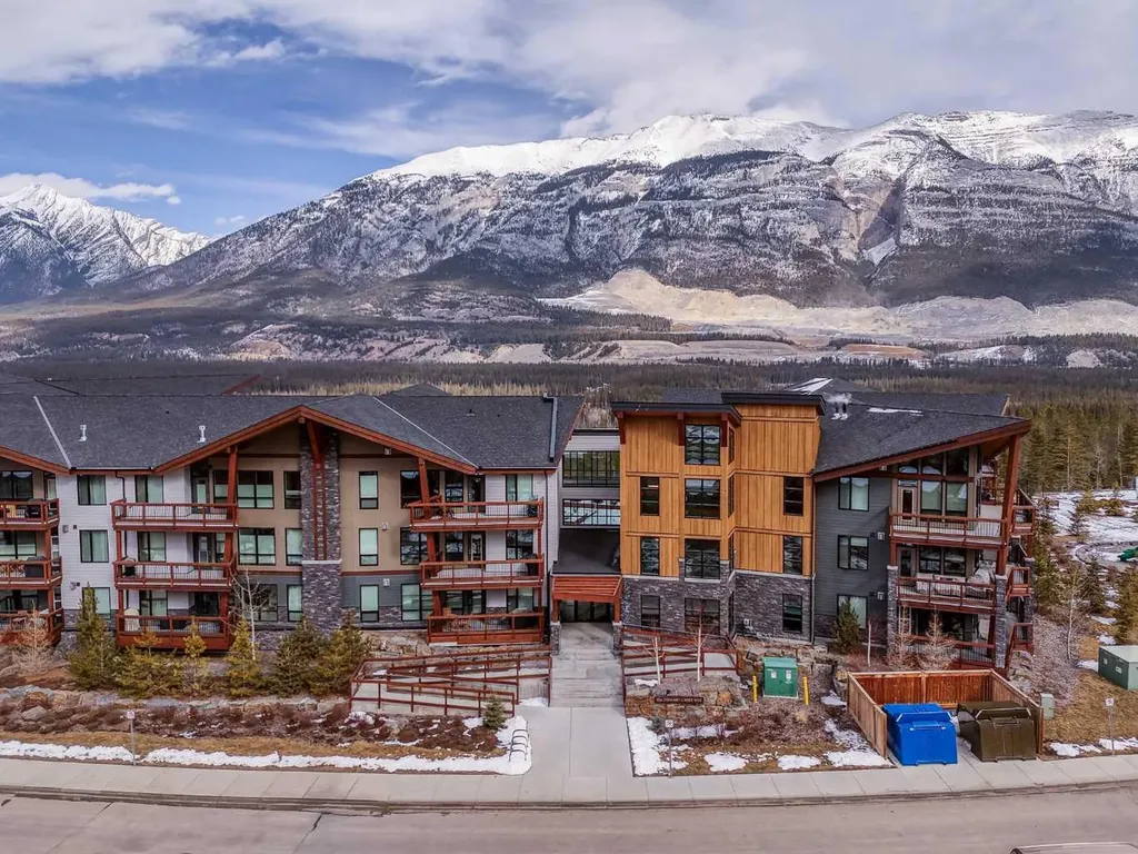 106 Stewart Creek Rise Canmore AB T1W 0N3
