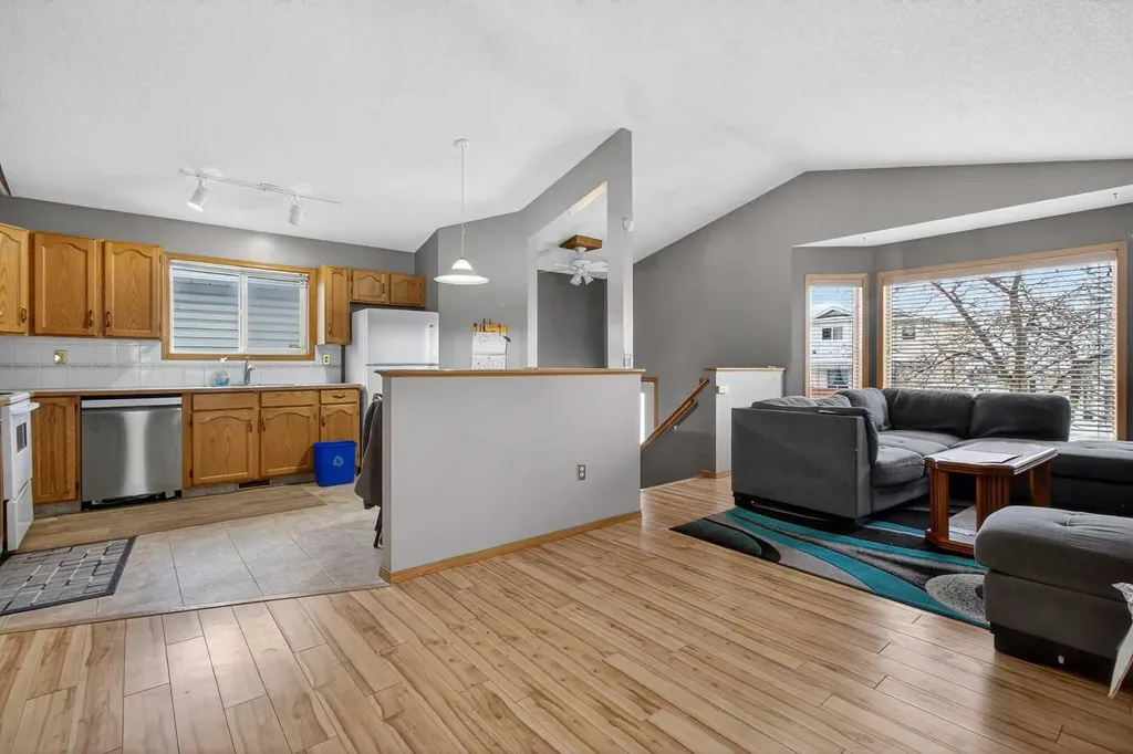 40 Erin Circle SE Calgary AB T2B 3H9