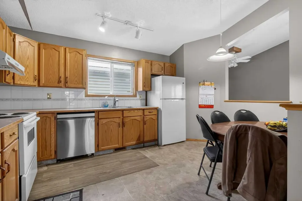 40 Erin Circle SE Calgary AB T2B 3H9